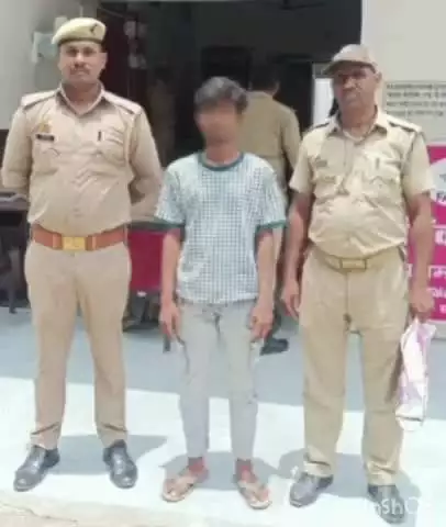 धनघटा: महुली थाना क्षेत्र के एक गांव में नाबालिग को बहला-फुसलाकर भगा ले जाने व दुष्कर्म करने के मामले में अभियुक्त हुआ गिरफ्तार