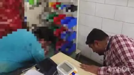 खलीलाबाद: गुलरिया गांव में धान की रोपाई की तैयारी करते समय जहरीले जीव के काटने की आशंका में पंकज नाम के व्यक्ति अस्पताल पहुंचे