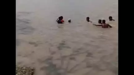 बिदुपुर: चेचर घाट पर पानी में डूबे तीन युवकों की आपदा विभाग के मास्टर ट्रेनर ने जान बचाई