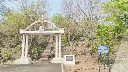 मानिकपुर: प्राचीन सोमनाथ चर मंदिर में ट्रस्ट द्वारा आवश्यक बैठक की गई, सावन महीने में श्रद्धालुओं की बड़ी संख्या में लगती है भीड़