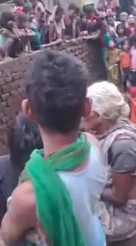 घोसी: लखाबर गांव में बिजली के करंट से एक गाय की मौत