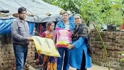 घाटशिला: घाटशिला में भारी बारिश से गांवों में घुसा पानी, बीडीओ ने दौरा कर राहत सामग्री पहुंचाई