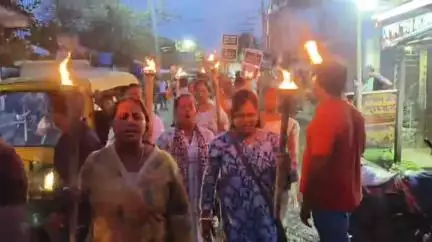 বারুইপুর: কসবার ল কলেজে ছাত্রীকে গণধর্ষণের প্রতিবাদে বিজেপির তরফ থেকে মশাল মিছিল বারুইপুরে