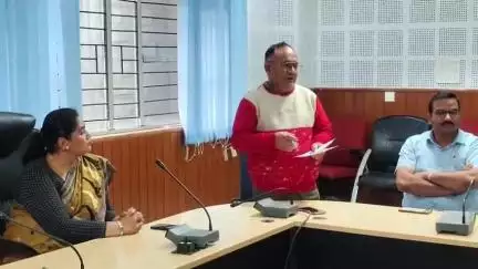 पौड़ी: नगर पालिका सभागार में शहर के प्रबुद्धजनों ने पूर्व नगर पालिका अध्यक्ष कुंज बिहारी नेगी को दी श्रद्धांजलि