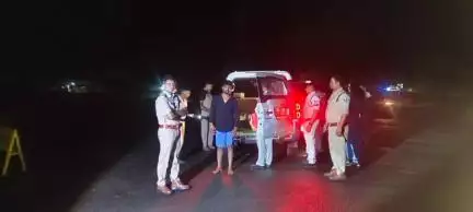 अलीराजपुर: जिले में पुलिस द्वारा नाइट कॉम्बिंग गश्त, एसपी ने कहा- जनता में विश्वास, अपराधियों में भय