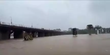 गोलमुरी-सह-जुगसलाई: जमशेदपुर में स्वर्णरेखा नदी में उफान, तटीय और निचले इलाकों का बुरा हाल