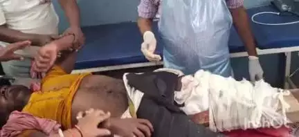बाराहाट: बाराहाट रेलवे स्टेशन के पास ट्रेन से सेल्फी लेने के दौरान युवक गंभीर रूप से जख्मी