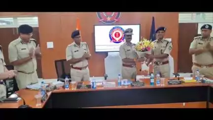 कनाड़िया: डीजीपी पहुंचे इंदौर, अधिकारियों से की मुलाकात और अपराधों की समीक्षा