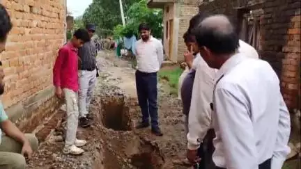 हनुमना: खटखरी गांव में जल भराव की समस्या पर कलेक्टर गंभीर, मौके पर पहुंचे अधिकारी, पानी निकासी की व्यवस्था की जा रही है
