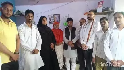 बरेली: पुराने शहर के मुस्लिम समाज के भाजपा कार्यकर्ताओं और स्थानीय लोगों ने पीएम मोदी के 123वें मन की बात कार्यक्रम को सुना