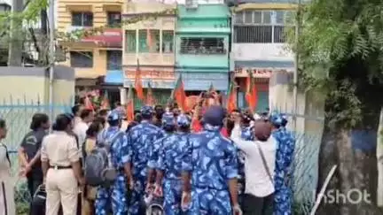 পুরুলিয়া ২: বিজেপির রাজ্য সভাপতি সুকান্ত মজুমদার কে গতকাল রাতে হেনস্তার প্রতিবাদে বিজেপির  শহর মন্ডলের পক্ষ থেকে সদর থানায় বিক্ষোভ