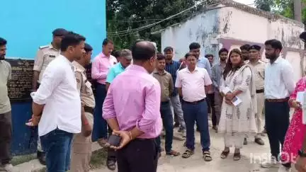 मधेपुरा: मधेपुरा नगर परिषद वार्ड 14 में बन रहे नाले का ज़िला अधिकारी और अन्य अधिकारियों ने रविवार को किया निरीक्षण