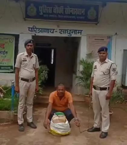 बलौदाबाज़ार: पुलिस चौकी सोनाखान ने समाधान सेल में प्राप्त सूचना के आधार पर अवैध महुआ शराब बिक्री करने वाले 1 आरोपी को किया गिरफ्तार
