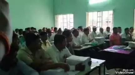 गोविंदपुर:- गोविंदपुर में डीडीसी के साथ बीएलओ का विशेष गहन पुनरीक्षण कार्यक्रम संपन्न।