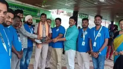 ବରଗଡ: ପୁରୁଣା ଡାକ୍ତରଖାନାରେ ଜିଲ୍ଲା ସମାଜସେବୀ ସଂଘ ପକ୍ଷରୁ ଅନୁଷ୍ଠିତ କାର୍ଯ୍ୟକ୍ରମରେ ଯୋଗଦେଲେ ଭୀମସାର ବୁର୍ଲାର ପ୍ରଫେସର