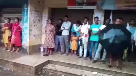 ভাতার: রাজ্যে ঘটে চলা ধারাবাহিক ভাবে নারী নির্যাতন,খুন- ধর্ষনের প্রতিবাদে DYFI ও SFI ভাতার বাজারে মিছিল ও পথসভা।