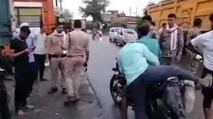 अटेर: भिण्ड: देहात थाना पुलिस ने बायपास रोड पर चेकिंग के दौरान नियमों का उल्लंघन करने वाले वाहन चालकों पर की कार्रवाई