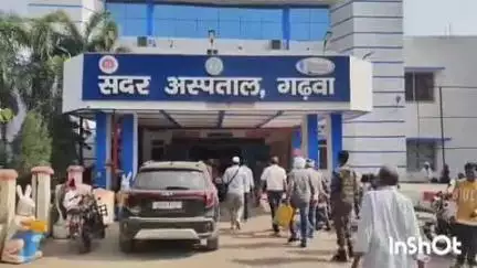 गढ़वा: गढ़वा थाना क्षेत्र के चिरोंजीय मोड़ पर अज्ञात वाहन की टक्कर से पति-पत्नी घायल, अस्पताल में भर्ती