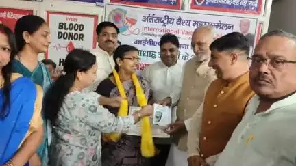 मथुरा: IVF के स्थापना दिवस एवं भामाशाह जयंती के उपलक्ष्य में बृजवासी ब्लड बैंक पर रक्तदान शिविर, 160 यूनिट रक्त हुआ दान