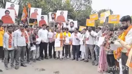 जळगाव: हिंदी सक्ती विरोधात मनसे ,शिवसेना ठाकरे गट ,राष्ट्रवादी शरद पवार गट ,आक्रमक कोट चौकात केले आंदोलन
