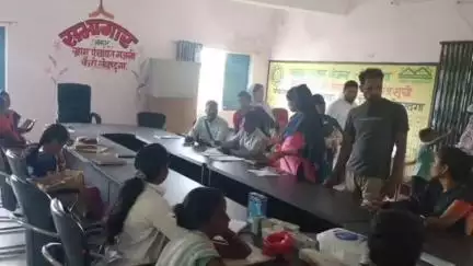 कैरो: गजनी पंचायत में धरती आबा जनजाति ग्राम उत्कर्ष अभियान के तहत शिविर आयोजित, ग्रामीणों की समस्याओं का हुआ समाधान
