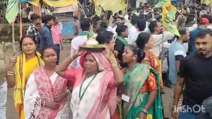 चाईबासा: गांधी मैदान में जेएलकेएम अध्यक्ष जयराम महतो ने सभा को संबोधित कर राज्य सरकार पर साधा निशाना