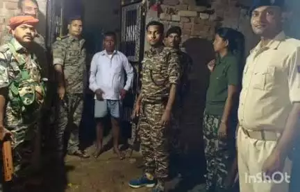 मदनपुर: कर्मडीह गांव से पुलिस ने नक्सल मामले में फरार एक अभियुक्त को गिरफ्तार कर भेजा जेल