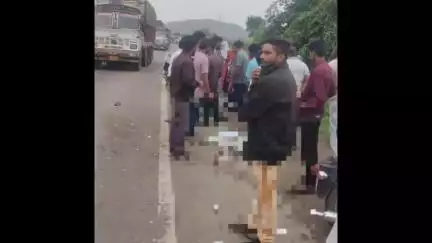बागलाण: सटाणा ताहाराबाद रोडवर करंजाड गावाजवळ पिकअप व मोटार सायकलचा अपघात अपघातात एकाचा मृत्यू तर एक जखमी