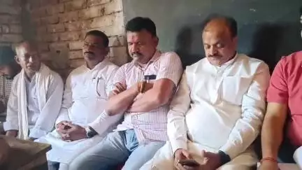 नोखा: श्री खिंडा में बाल विकास प्रांगण में भाजपा कार्यकर्ताओं को एप्स के बारे में पूर्व विधायक की उपस्थिति में किया गया प्रशिक्षण