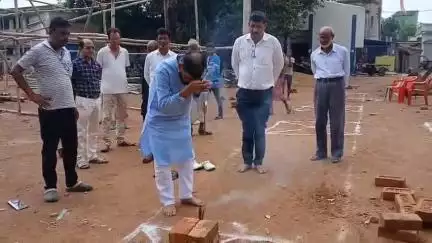 দুবরাজপুর: দুবরাজপুরে দুর্গা মন্দির নির্মাণের কাজ শুরু, উপস্থিত পৌর প্রধান ও উপ পৌর প্রধান