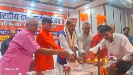 दरभंगा: PTC सभागार में डाक कर्मचारी संघ के प्रांतीय अधिवेशन का सांसद ने दीप प्रज्वलित कर किया उद्घाटन