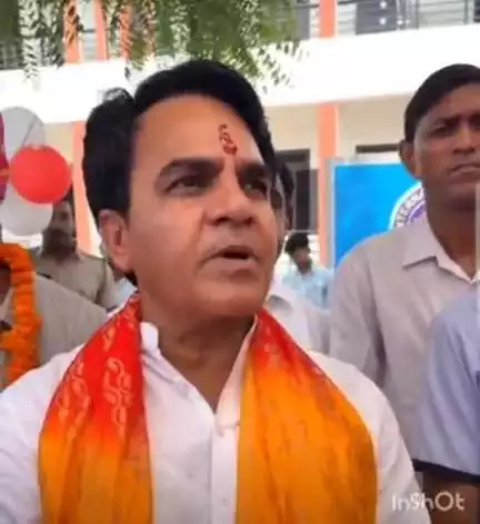 महवा: विधायक ने 17 स्कूलों में लाइब्रेरी और फर्नीचर के लिए ₹1.70 करोड़ की घोषणा की