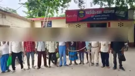 चकिया पिपरा: जिले के चकिया पुलिस ने अभियान चलाकर 105 लीटर शराब के साथ तीन तस्कर, तीन वारंटी और तीन पियक्कड़ को किया गिरफ्तार