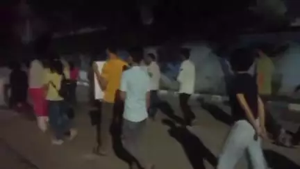 ইংরেজবাজার: ল কলেজের ছাত্রী গণধর্ষণের প্রতিবাদে ধিক্কার মিছিল মালদা মেডিকেল কলেজ হাসপাতালের চিকিৎসক পড়ুয়াদের