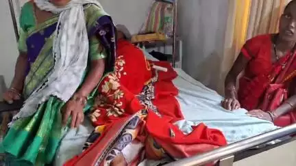 पाकरटांड: जमुनाखैर गांव में सड़क किनारे बैठे दिव्यांग पर ट्रैक्टर चालक ने चढ़ाया वाहन, व्यक्ति घायल