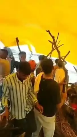 सफीपुर: सफीपुर के परियर शमशान घाट की बदहाल व्यवस्था, वायरल वीडियो ने खोली पोल- बारिश में शव को तिरपाल से ढककर किया अंतिम संस्कार