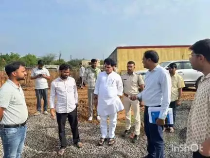 महवा: मनोहरपुर में विधायक ने पंप हाउस का किया निरीक्षण