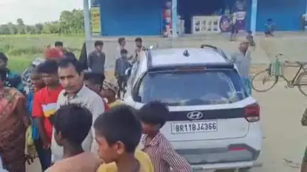 पूर्णिया पूर्व: संदलपुर में कार और बाइक के बीच हुई जोरदार टक्कर, कोई हताहत नहीं, स्थानीय लोगों ने मामले का किया निष्पादन