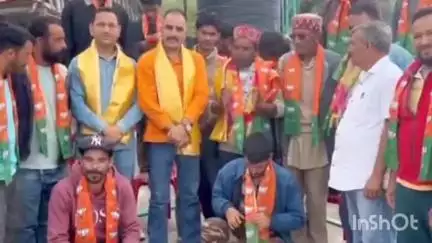 भुंतर: भ्रैण पंचायत के उपप्रधान शिवराम और केहर सिंह ने हाथ का साथ छोड़कर कमल को थामा