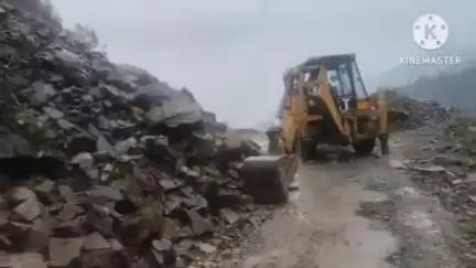 सल्ट: पन्याली गधेरे के उफान से मोहान-मरचूला मोटर मार्ग काफी देर तक रहा बाधित, कई सड़कें हुईं क्षतिग्रस्त