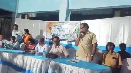 শীতলকুচি: শীতলকুচিধান হাটির সেড ঘরে একুশে জুলাই উপলক্ষে তৃণমূল কংগ্রেসের কর্মীসভা অনুষ্ঠিত হলো , উপস্থিত প্রাক্তন বিধায়ক