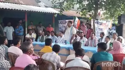 গঙ্গারামপুর: গঙ্গারামপুর ব্লকের সবরণ দিঘি বাজারে একুশে জুলাই ও মাদ্রাসা ভোট ঘিরে তৃণমূলের প্রস্তুতি সভা