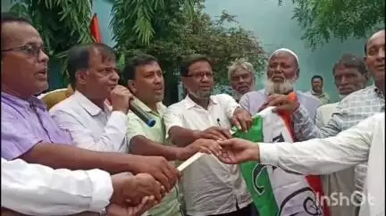 হরিশ্চন্দ্রপুর ২: সিপিএম কংগ্রেস ছেড়ে প্রতিমন্ত্রীর হাত ধরে সোনাকোলে তৃণমূলের যোগ দিল শতাধিক কর্মী সমর্থক