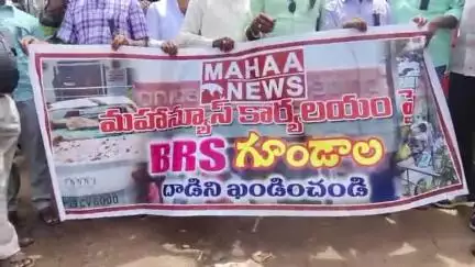 ఇల్లందు: భద్రాద్రి కొత్తగూడెం జిల్లా ఇల్లెందులో జర్నలిస్టులు నిరసన