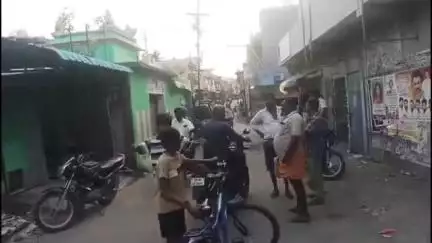 வாலாஜா: அரக்கோணம் அருகே கோலி சோடா தயாரிக்கும் கேஸ் சிலிண்டர் வெடித்து மூதாட்டி  பள்ளி மாணவி என இரண்டு பேர் படுகாயம்