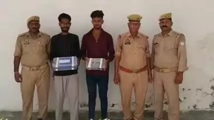 सकलडीहा: कुसुम्ही नहर पुलिया से अवैध शस्त्र के साथ दो अभियुक्त गिरफ्तार, शौकिया तौर पर लोगों को डरा-धमकाकर बनाते थे फोटो-वीडियो