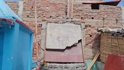 सुपौल: नगर परिषद वार्ड 24 में पुराने कुएं की छत गिरी, लोग बाल-बाल बचे
