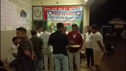 ବାଲିଗୁଡା: ବାଲିଗୁଡା ବସଷ୍ଟାଣ୍ଡ ଠାରେ ବିପଦର ବନ୍ଧୁ ବାଲିଗୁଡା ପକ୍ଷରୁ ଯାତ୍ରୀ ଙ୍କ ପାଇଁ ଦେୟ ମୁକ୍ତ ଖାଦ୍ୟ ବଣ୍ଟନ କାଯ୍ୟକ୍ରମ