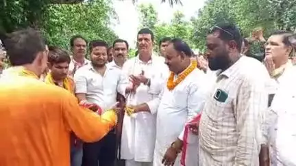 फुलवरिया: फुलवरिया में विधायक ने ₹26 लाख की PCC सड़कों का किया उद्घाटन, कहा- सड़कों का बिछ रहा है जाल