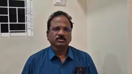 ಕಾರವಾರ: ತಹಸೀಲ್ದಾರ್ ಕಚೇರಿಗೆ ನುಗ್ಗಿ ಲೈವ್ ವಿಡಿಯೋ ದಾಂದಲೆ; ನಗರದಲ್ಲಿ ಜನಶಕ್ತಿ ವೇದಿಕೆ ಅಧ್ಯಕ್ಷ ಮಾಧವ ನಾಯಕ ಖಂಡನೆ